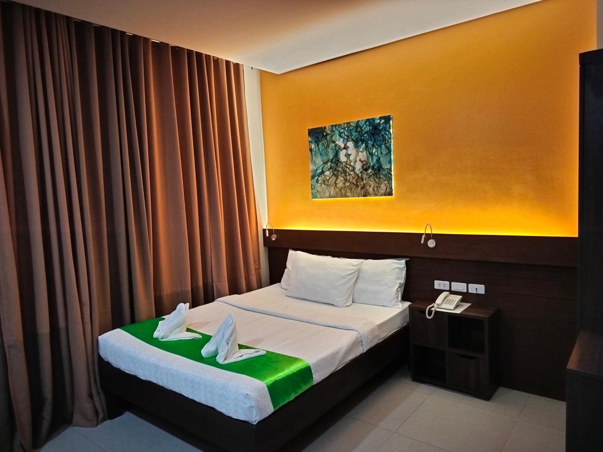 Cresebo Mansion Hotel Tagbilaran City Bagian luar foto